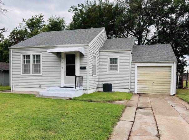 909 N Elm St, Hutchinson, KS 67502