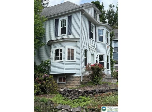 204 Analomink Street, East Stroudsburg, PA 18301