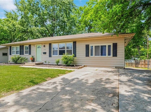 602 SW 2nd Street, Lee's Summit, MO 64063