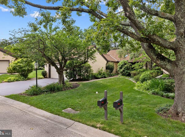 6 STEEPLECHASE LANE, BLUE BELL, PA 19422