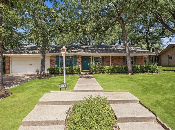 216 N Wisteria Street, Mansfield, TX 76063