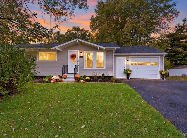 402 Birchwood Boulevard, Baldwinsville, NY 13027