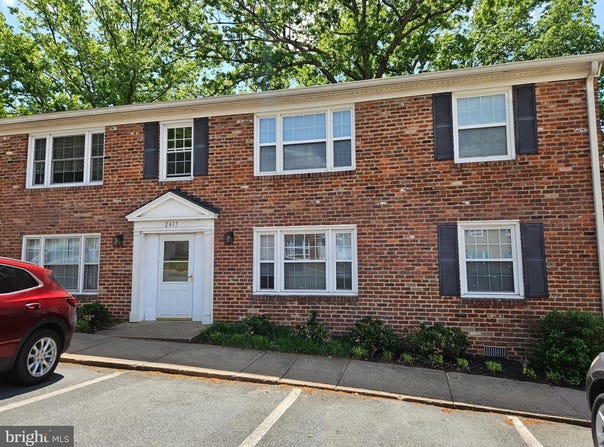 2417 BARRACKS #1, CHARLOTTESVILLE, VA 22901