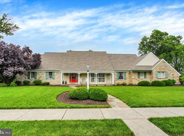 302 DEGUY AVENUE, HANOVER, PA 17331