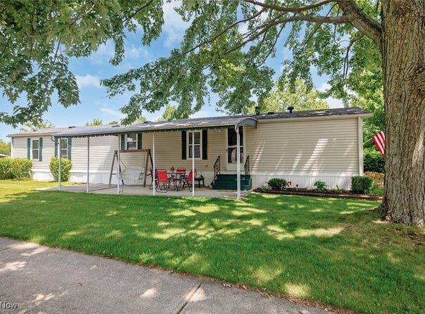 3 Carousel Lane, Olmsted Twp, OH 44138