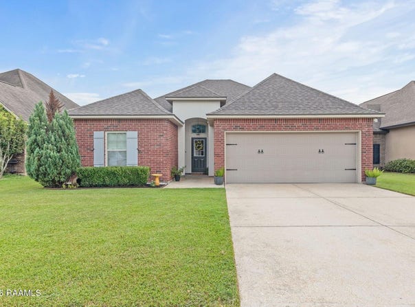 208 Bayou Des Glaises, Broussard, LA 70518