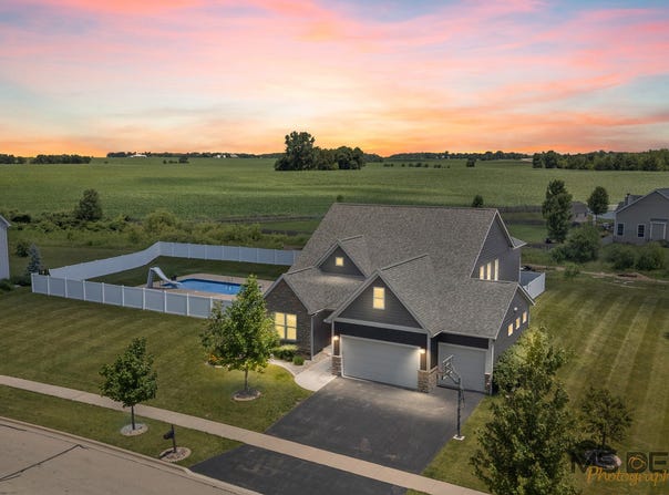 657 Brighton Way, Sycamore, IL 60178