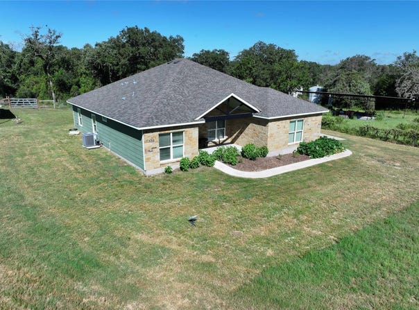 1597 County Road 314, Lexington, TX 78947