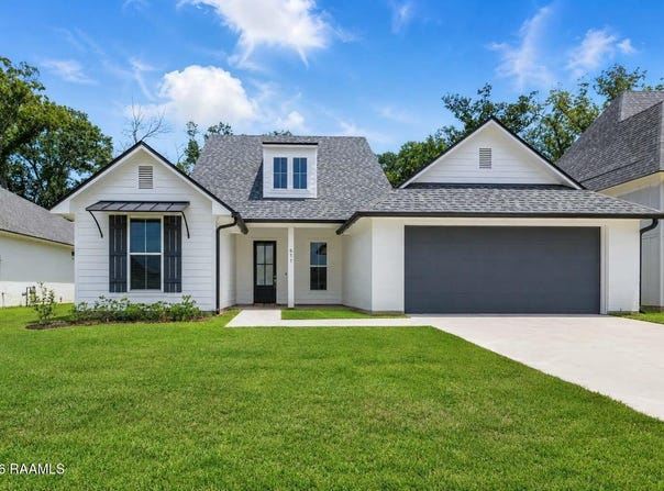 611 Whispering Meadows Road, Broussard, LA 70518