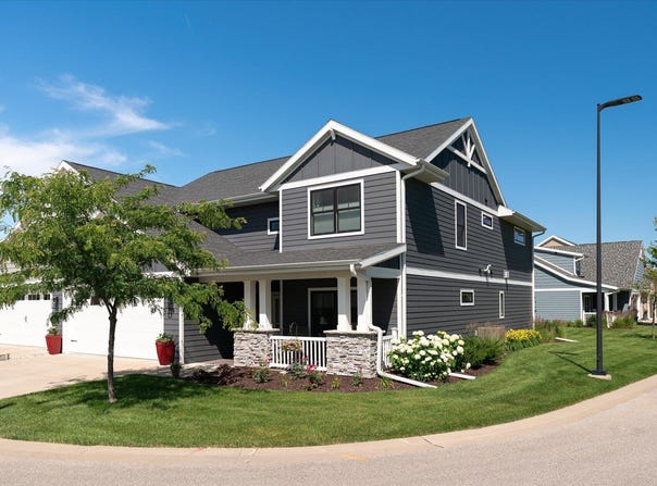 329 River Pt, La Crosse, WI 54601