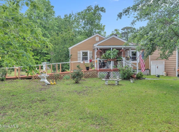 2601 Mayberry Loop Road, Morehead City, NC 28557
