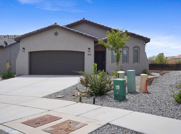 1814 Tesoro Loop NW, Los Lunas, NM 87031
