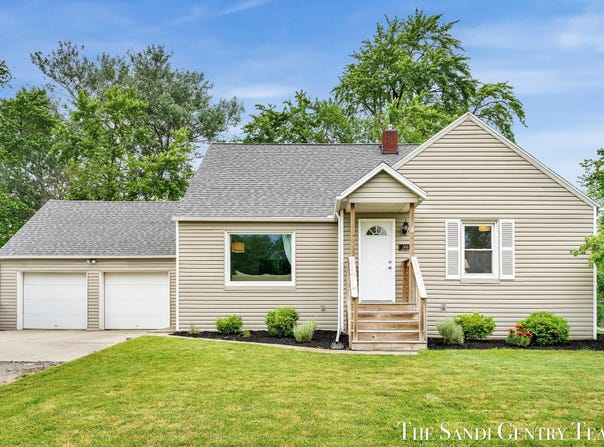 506 3rd Street, Ferrysburg, MI 49409