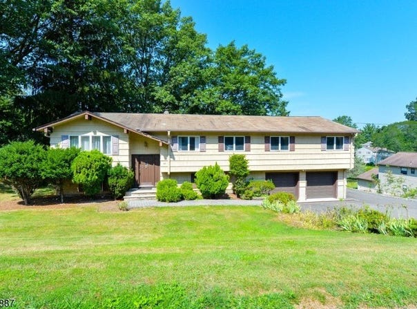 69 Normandy Dr, Wayne Twp., NJ 07470-2847