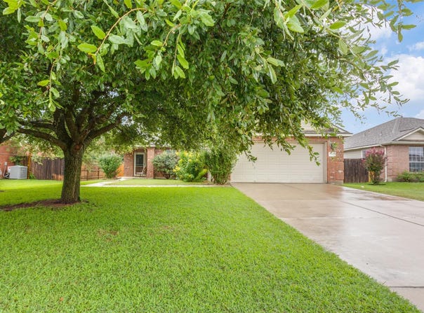 1312 Kothman DR, Hutto, TX 78634