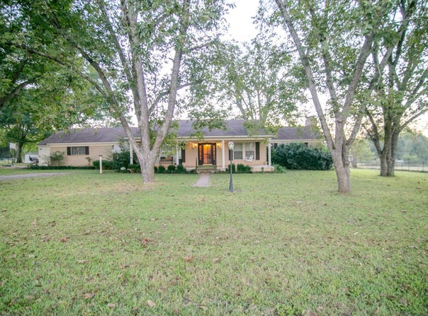 306 NW Third St, Mount Enterprise, TX 75681
