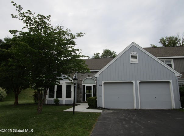 28 Wedgewood Lane, Guilderland, NY 12186