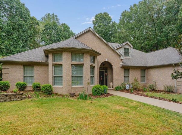 1282 Walnut Dr., Madisonville, KY 42431
