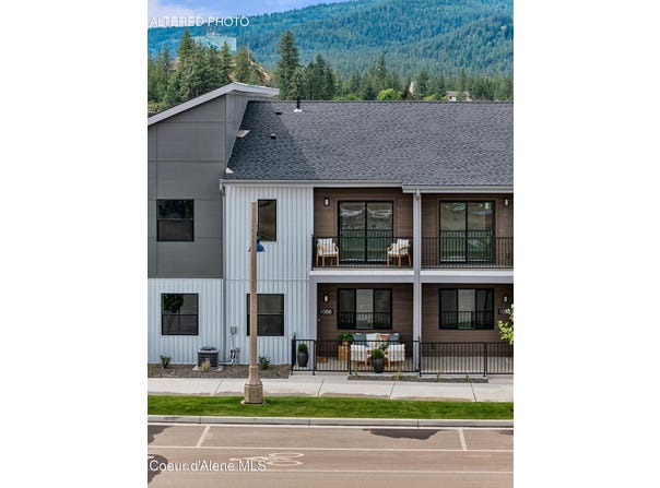 1048 E 4TH Ave, Post Falls, ID 83854