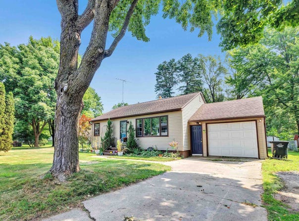 1320 S LUTZ Street, SHAWANO, WI 54166-3378