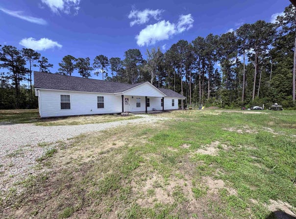 160 Leadwood St., Andrews, SC 29510