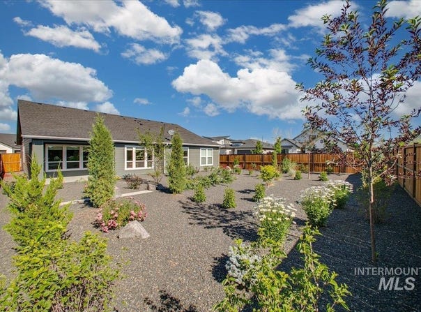 76 S Ziklag Ave, Kuna, ID 83634
