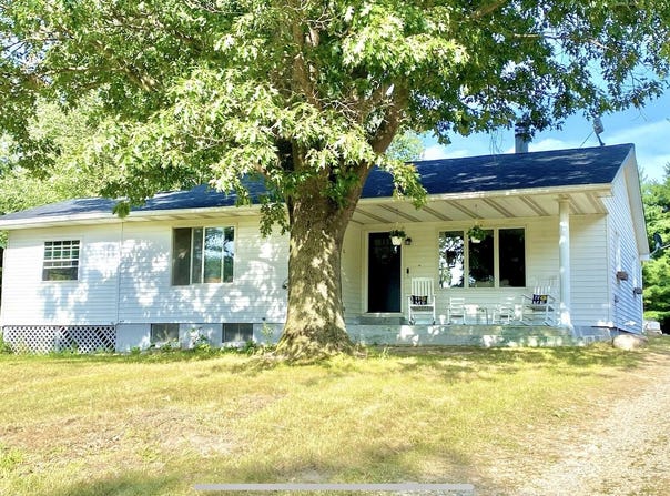 11091 Milnes Rd, Jonesville, MI 49250