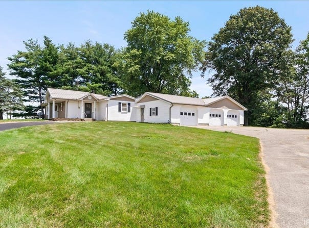 570 S 1225 E, Oakland City, IN 47660