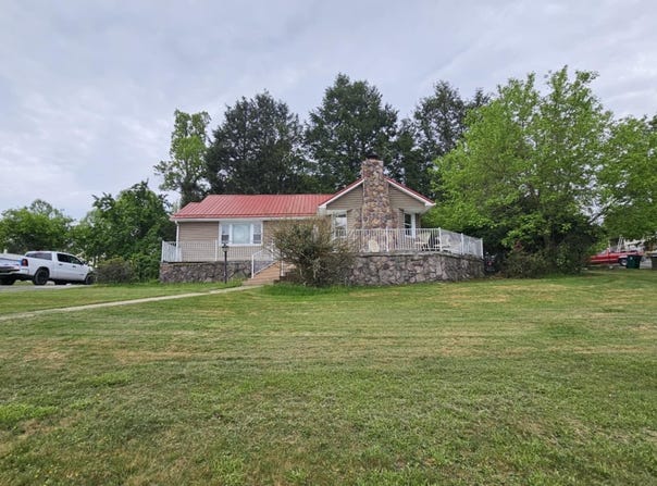 616 Southeast Kiser Avenue, Coeburn, VA 24230