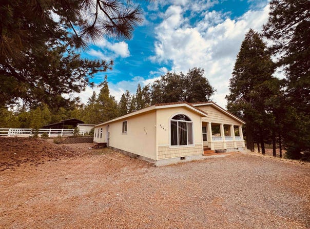 2430 Pine Grove Dr, Mt Shasta, CA 96067