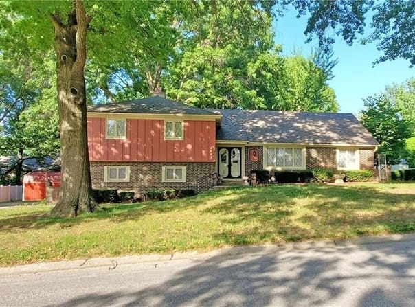 1001 Bird Avenue, Harrisonville, MO 64701