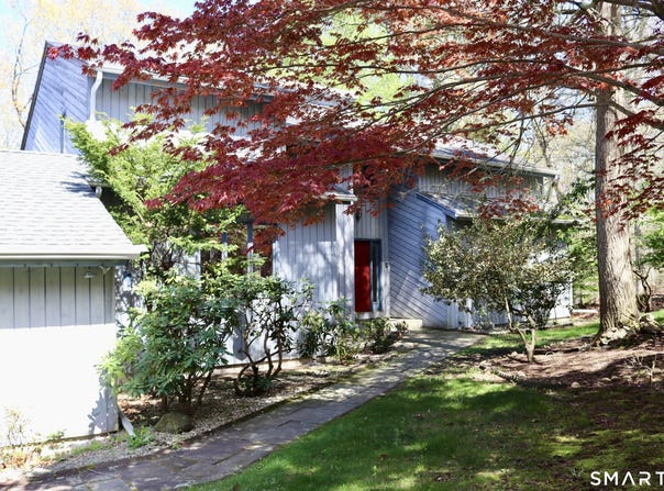 14 Round Hill Road, Shelton, CT 06484