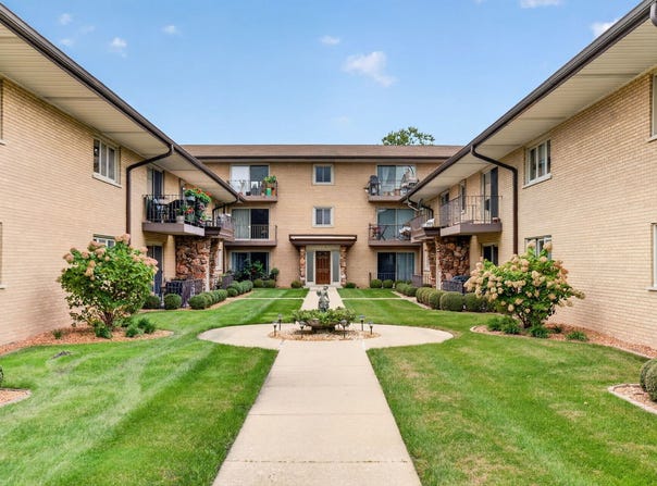 6150 S Kensington Avenue, Countryside, IL 60525
