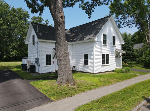 42 Hillside Road, Orono, ME 04473