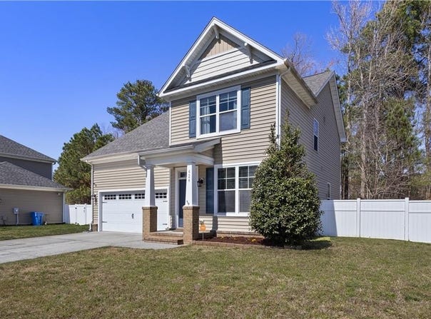 424 Rose Garden Ln, Chesapeake, VA 23320