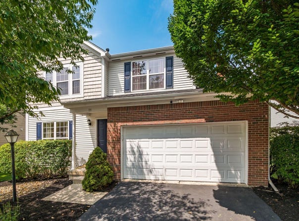21 Lantern Chase Drive, Delaware, OH 43015