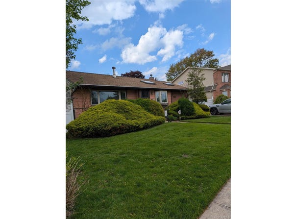 5 Columbia Road, Hicksville, NY 11801
