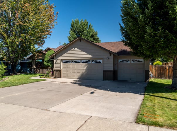 857 NW Poplar Avenue, Redmond, OR 97756