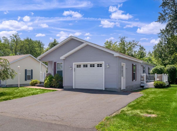 60 Caslyn Drive, Eliot, ME 03903