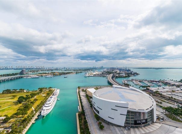 888 Biscayne Blvd, Miami, FL 33132