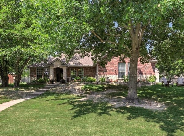 1706 E Lake Drive, Weatherford, TX 76087