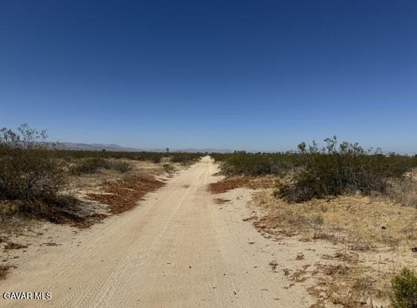 17700 E Avenue T8, Llano, CA 93591