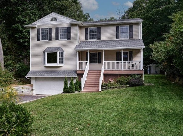 18 Maple Rd, Ringwood Boro, NJ 07456-2215