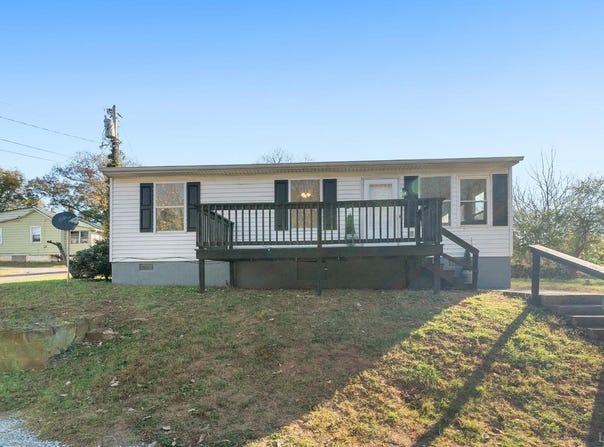 442 W King Street, Bedford, VA 24523