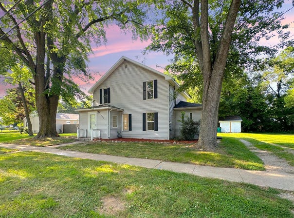 1006 Madison Street, Three Rivers, MI 49093