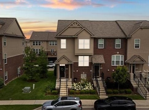 2582 Helmsdale Circle, Rochester, MI 48307