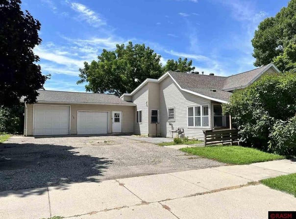 124 S 4th St, Waterville, MN 56096