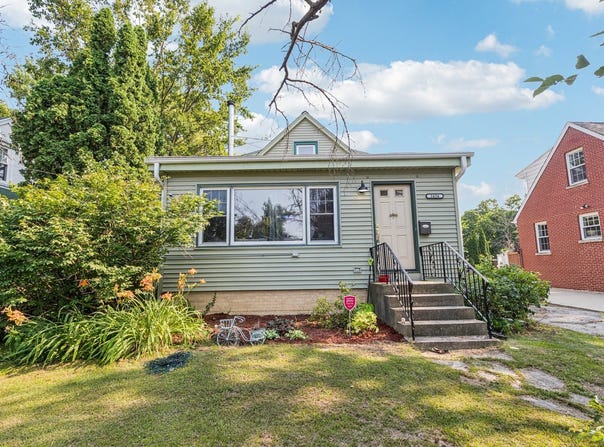 1656 Harding Road, Northfield, IL 60093