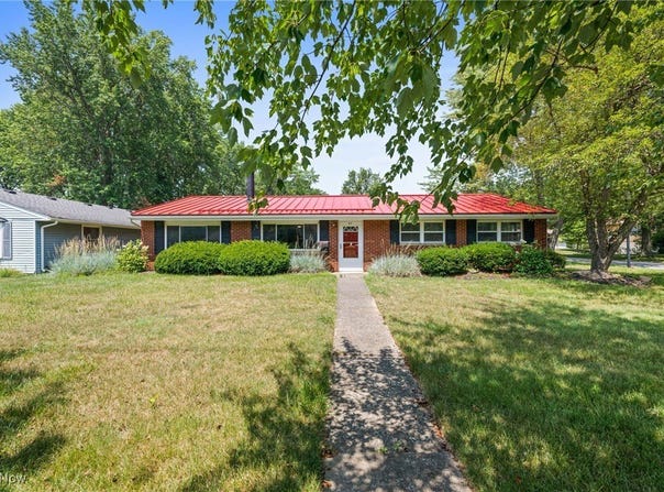 822 Howard Street, Elyria, OH 44035