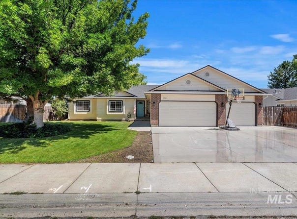 172 W Spicewood Dr, Meridian, ID 83646